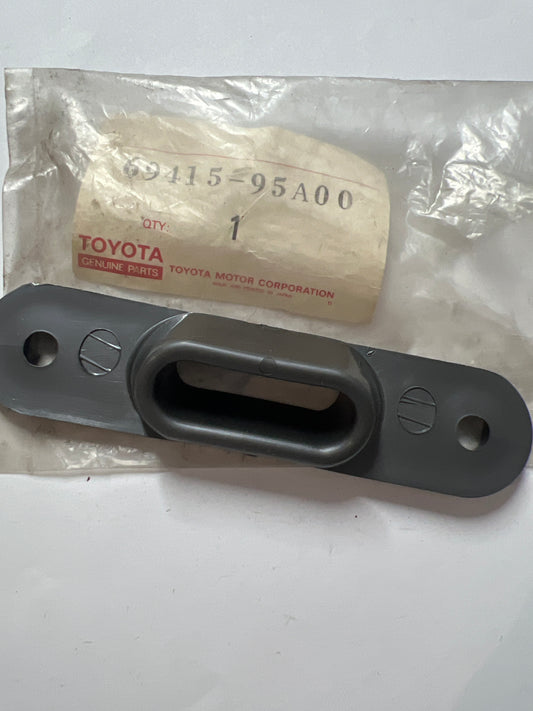 69415-95A00 SLIDE ROLLER & RAIL, toyota