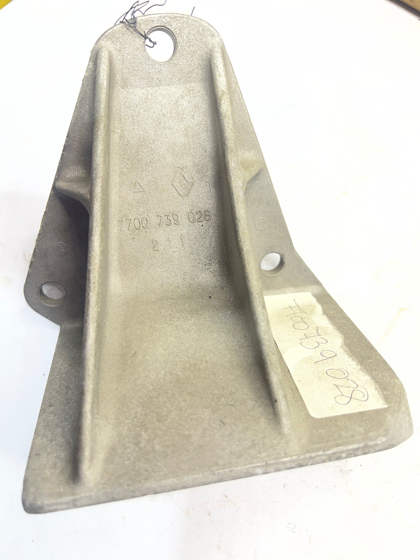 7700739028 BKT ENG MOUNT T RENAULT