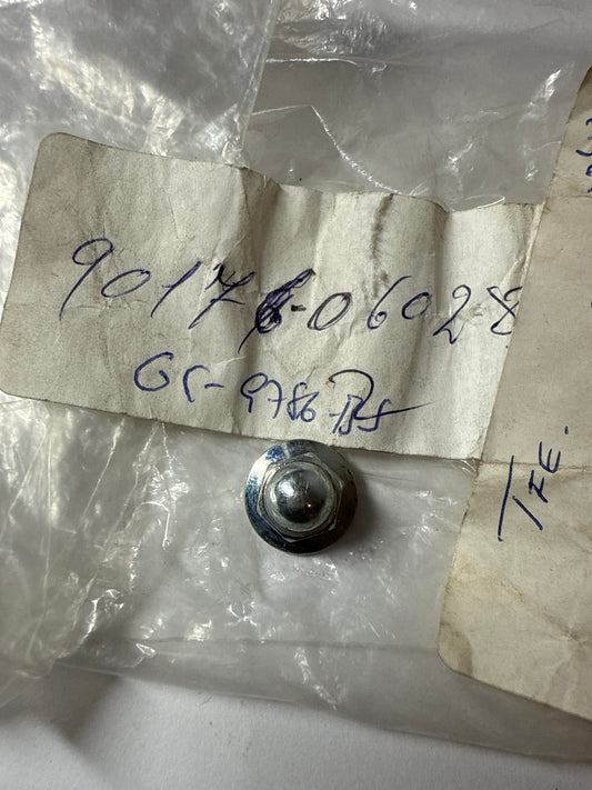 90176-06028 CYLINDER HEAD, toyota