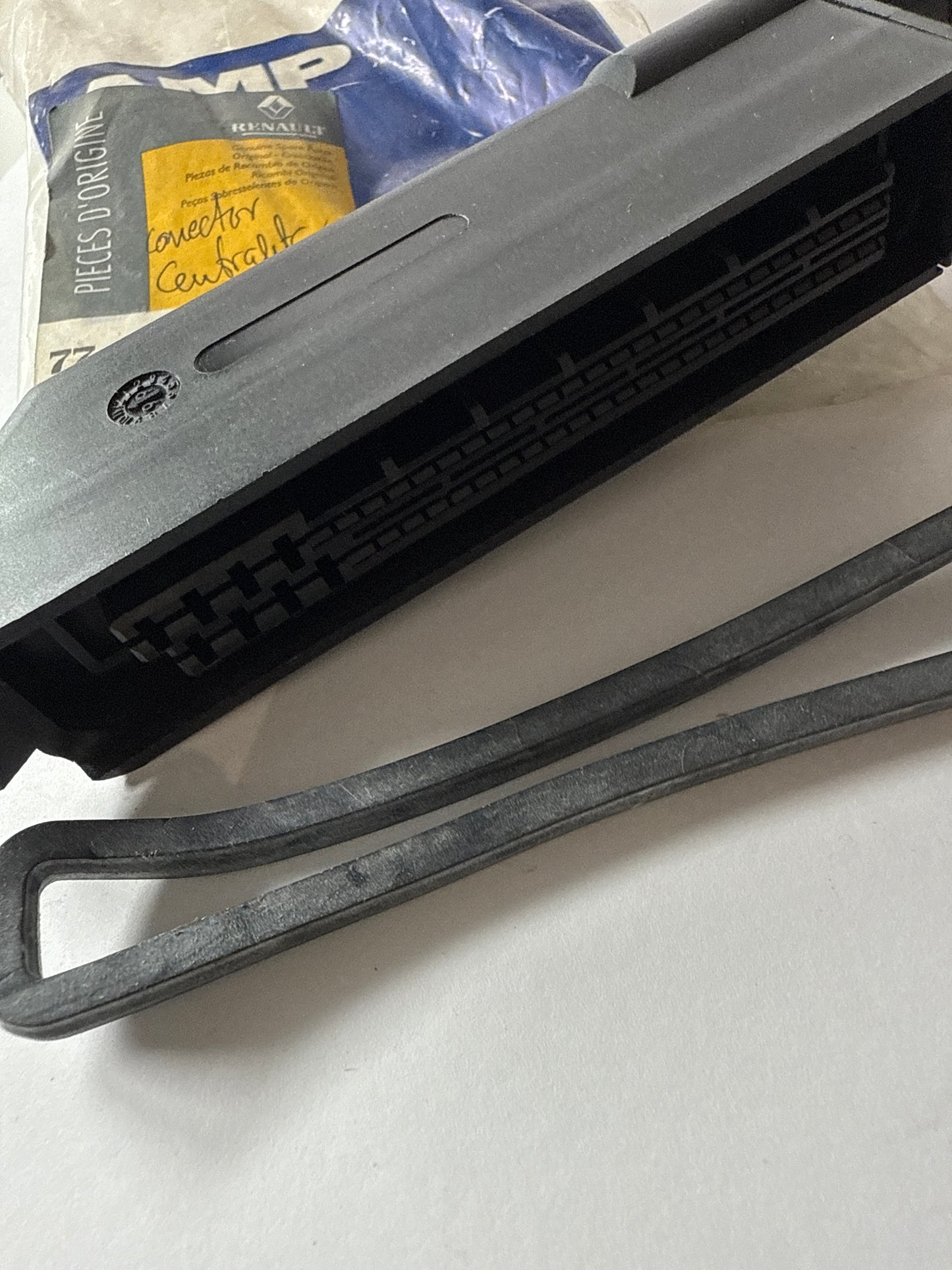 7703197843 - CAJA CONEXIONES - Renault