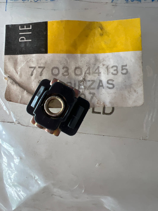 7703044135 TUERCA-JAULA M5 RENAULT