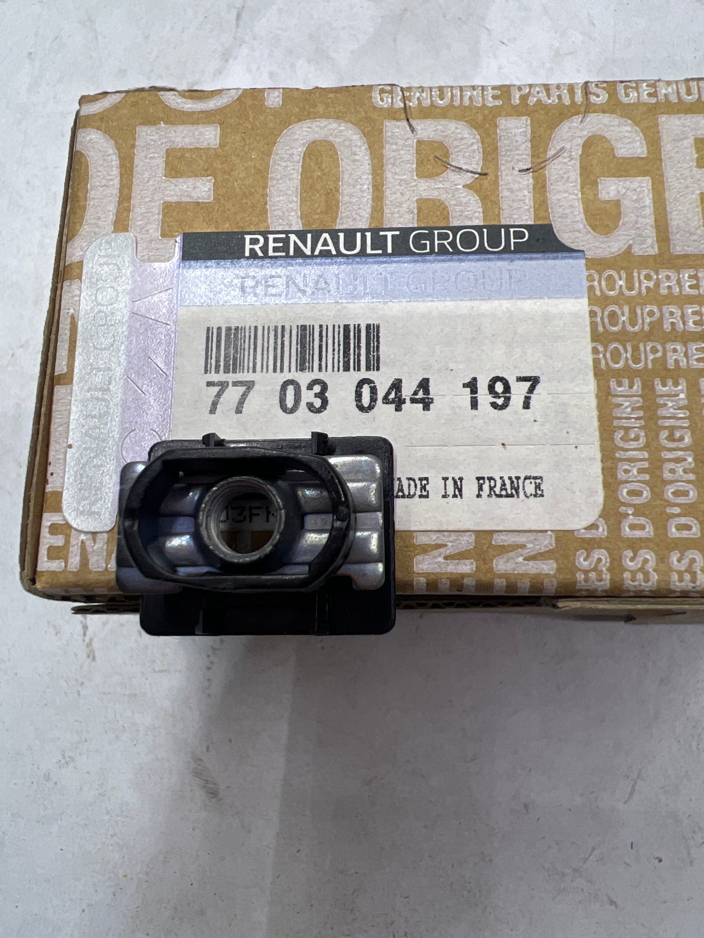 7703044197 Cuerpo RENAULT