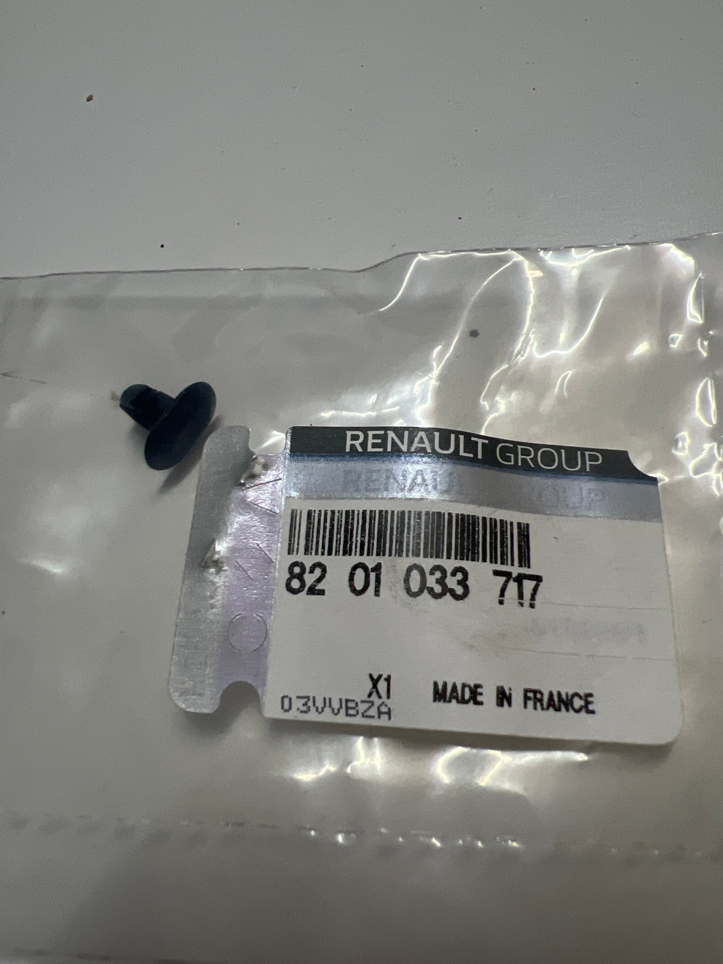 8201033717 - GRAPA PLASTICO - Renault