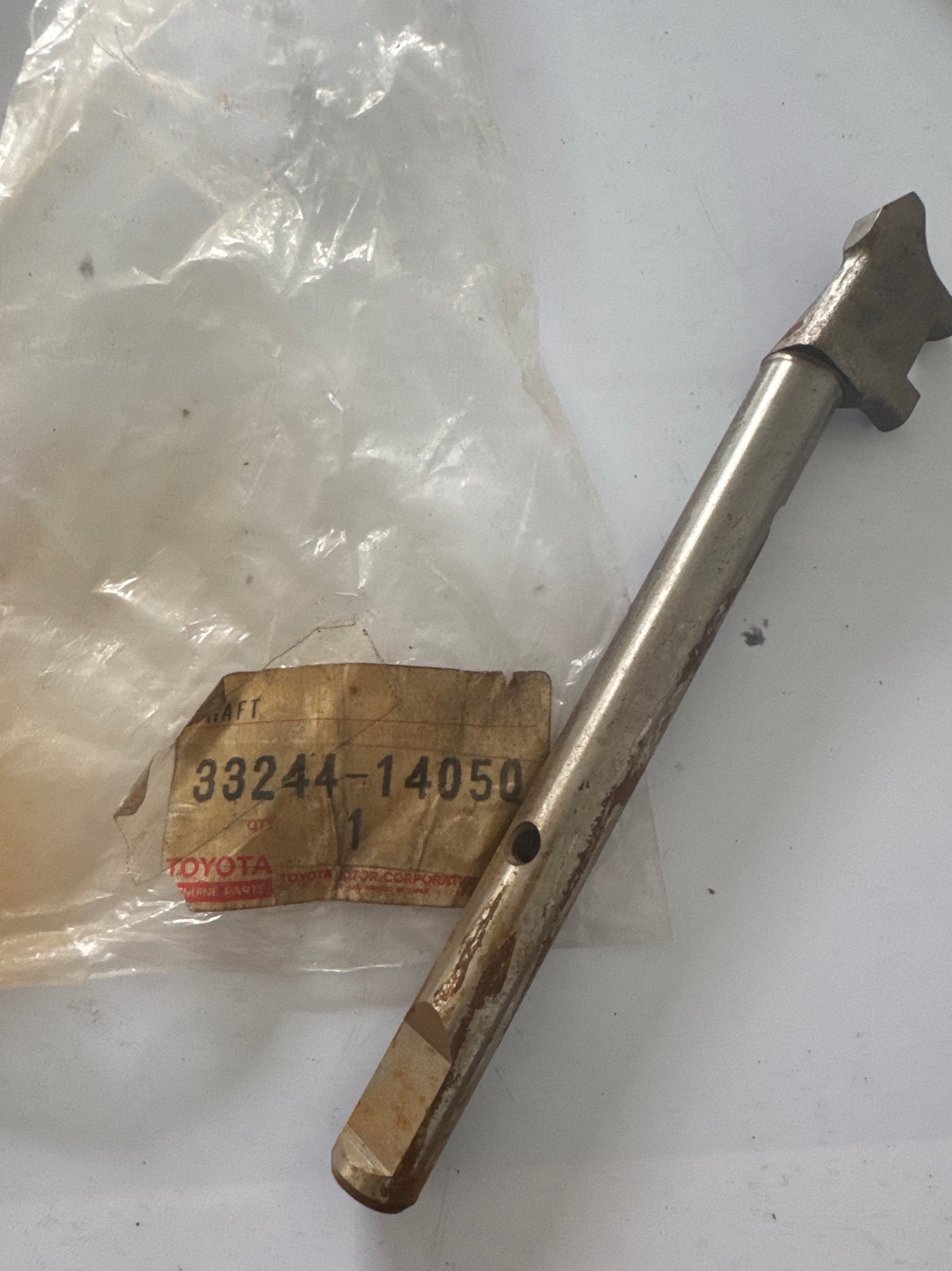 33244-14050 GEAR SHIFT FORK & LEVER SHAFT (MTM), toyota
