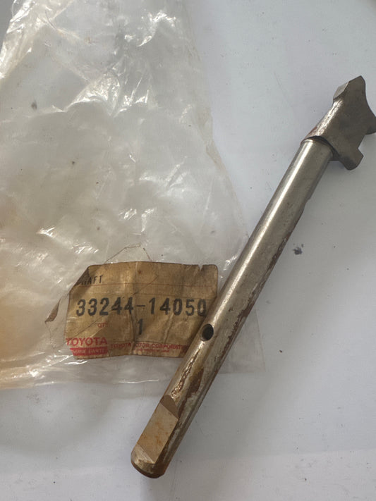 33244-14050 GEAR SHIFT FORK & LEVER SHAFT (MTM), toyota