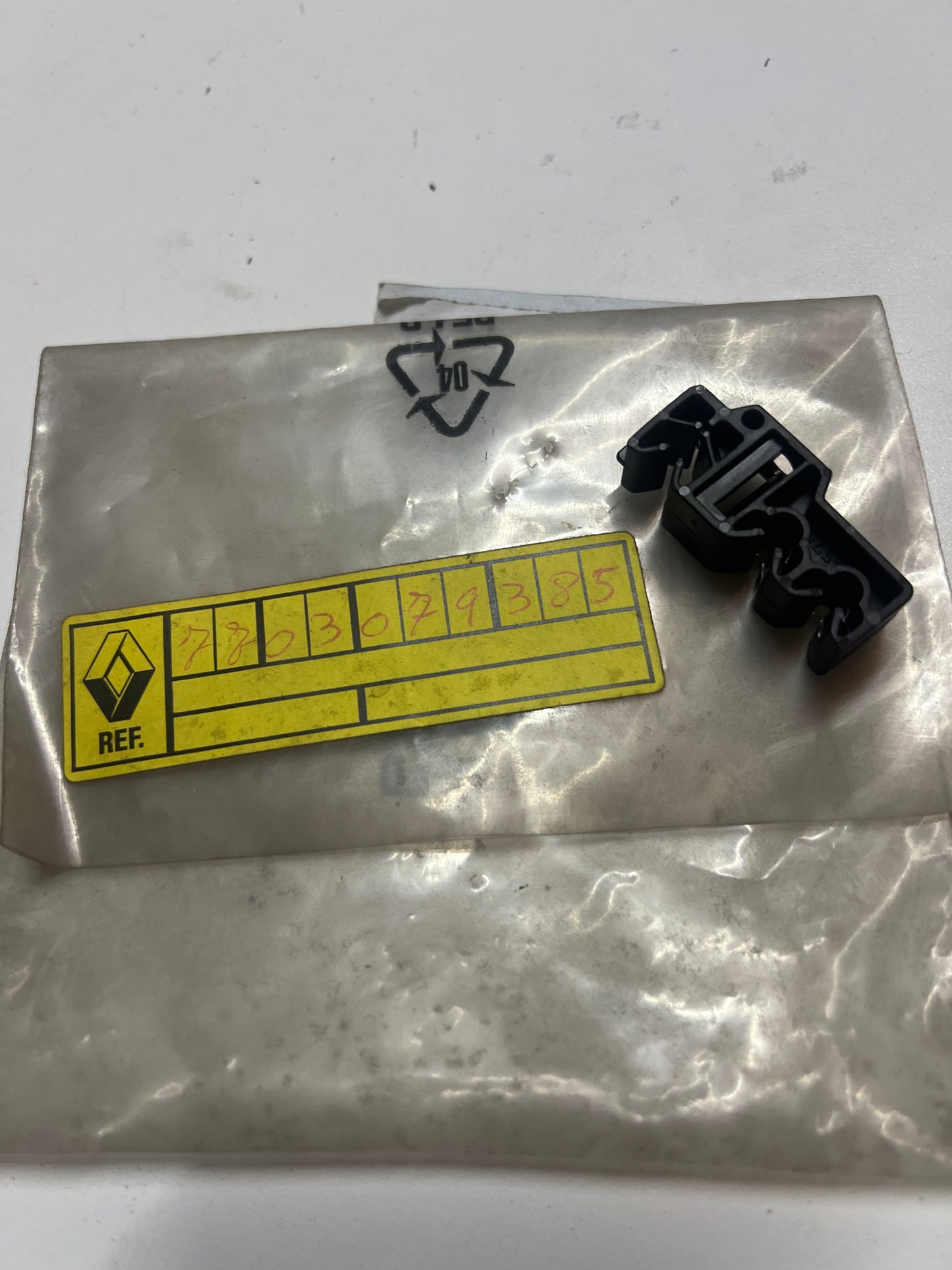 7703079385 AGRAFE RENAULT