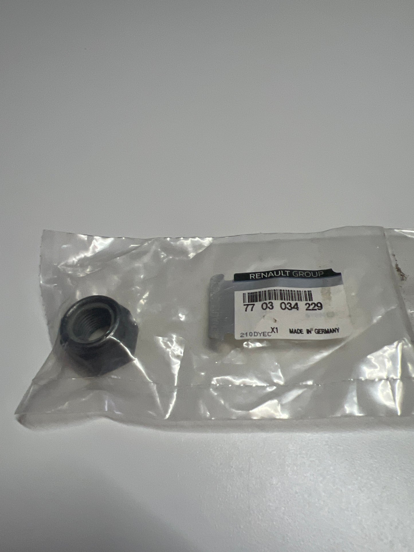 7703034229 - TUERCA M16X150 - Renault