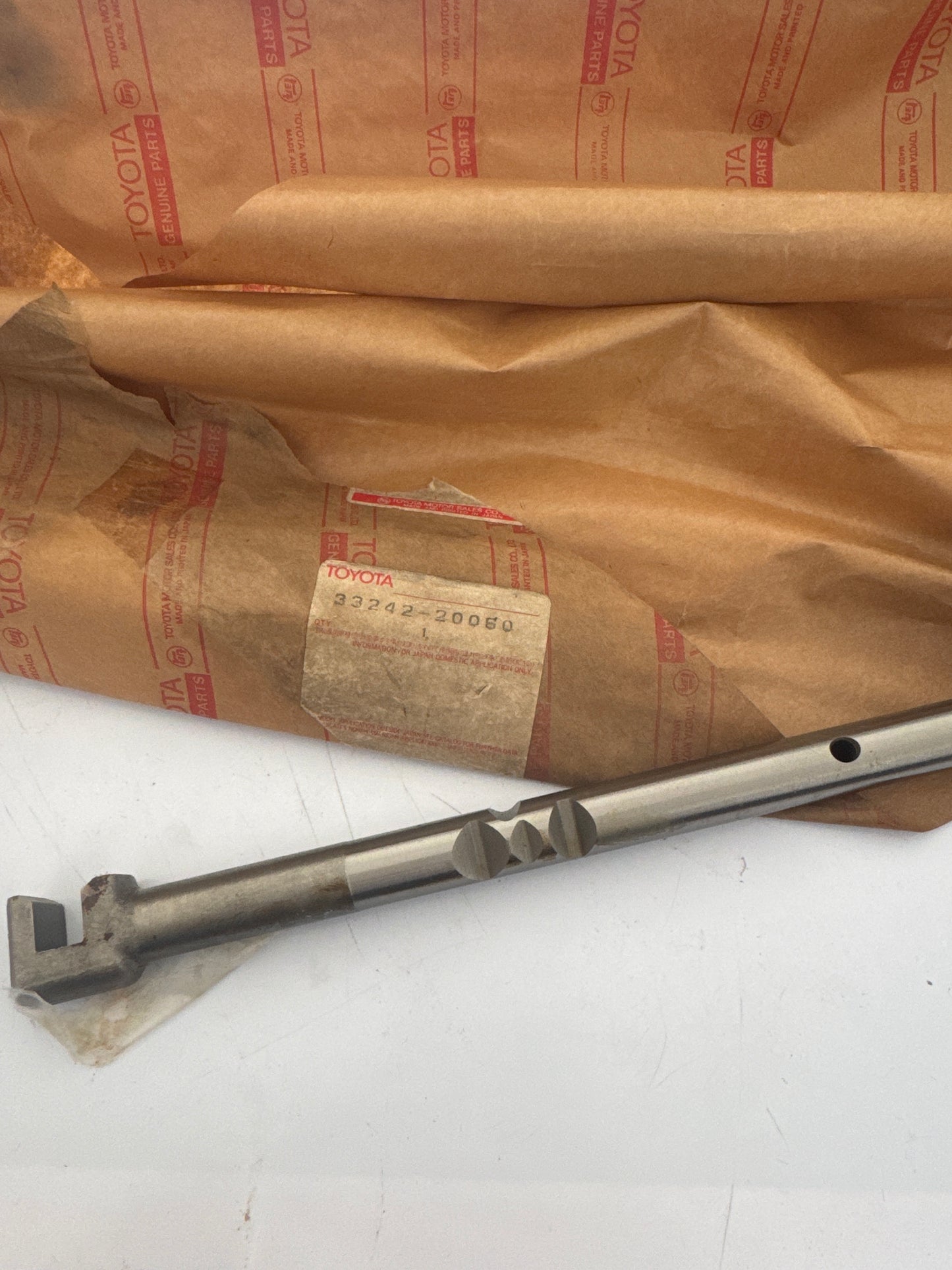 33242-20060 GEAR SHIFT FORK & LEVER SHAFT (MTM), toyota