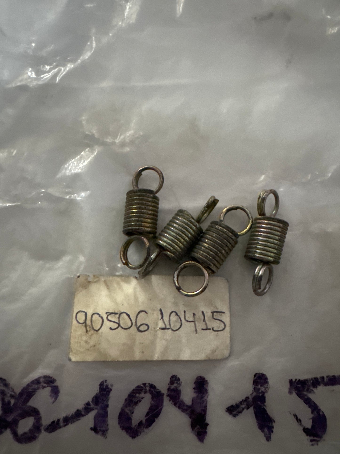 90506-10415 FRONT DOOR LOCK & HANDLE, toyota