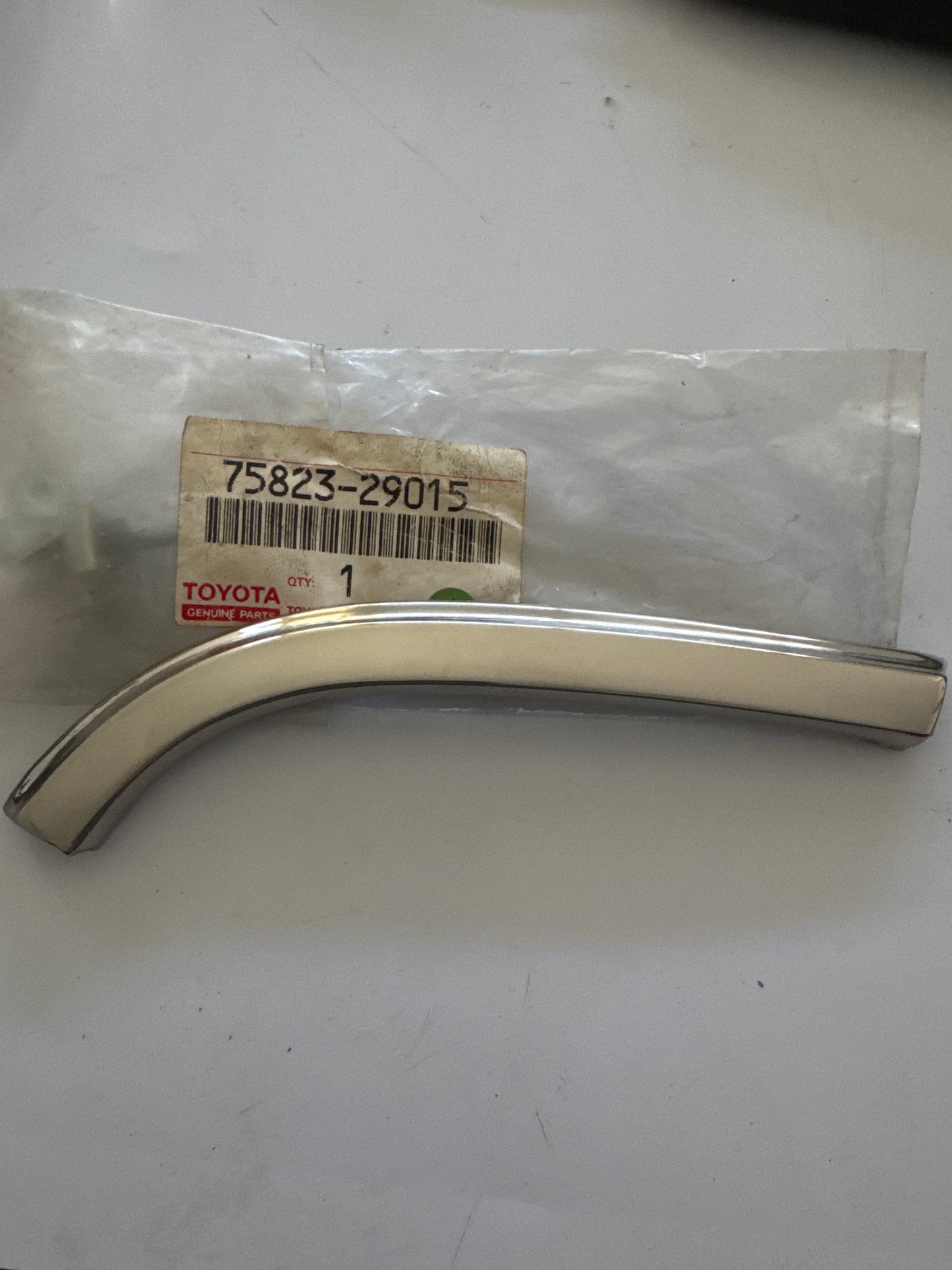 75823-29015, 75823-29015; toyota, Toyota - Lexus