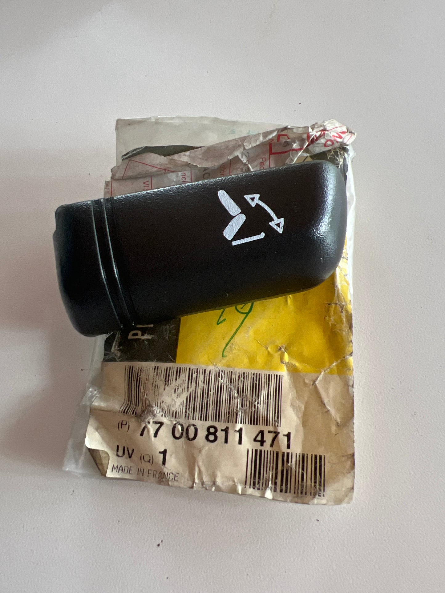 7700811471 HANDLE F/SEAT R19 RENAULT