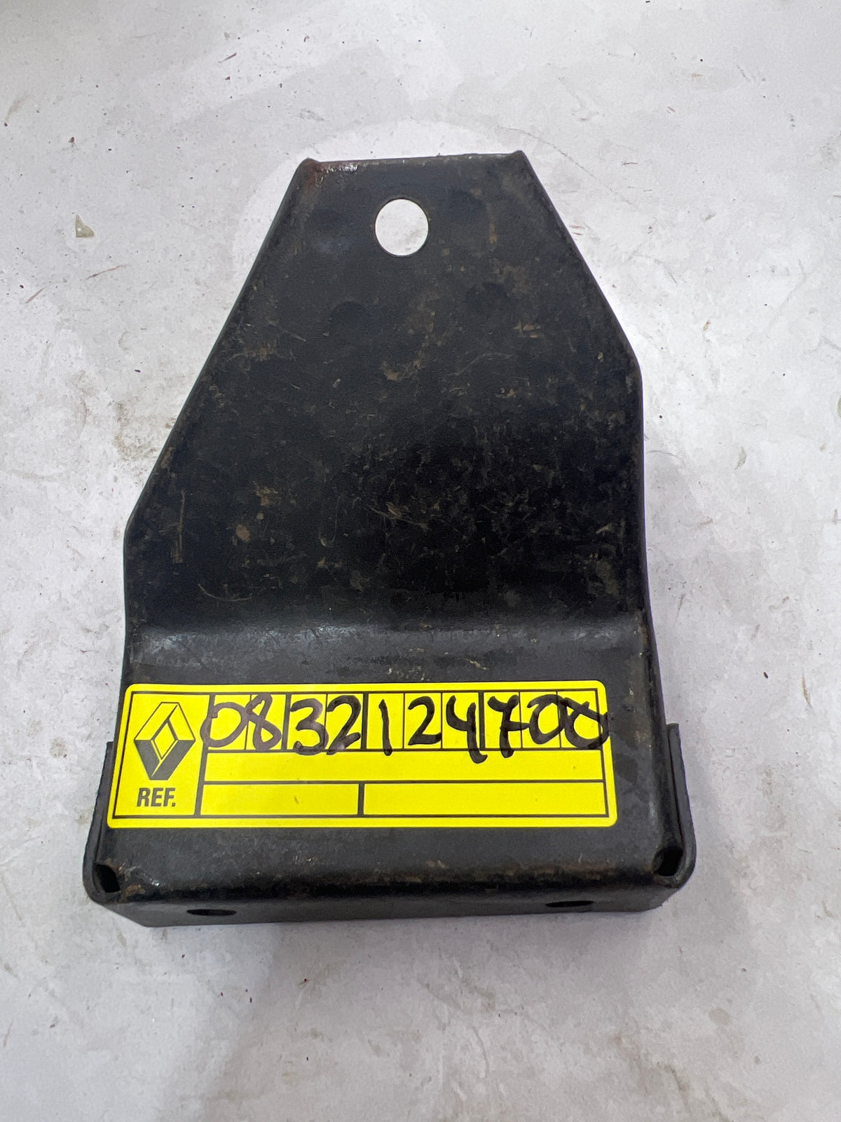 Soporte trasero Renault 0832124700