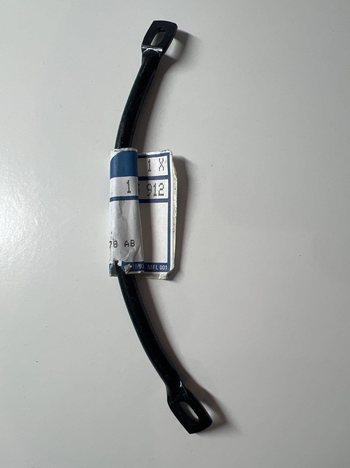 1025912, PLACA RETENCIÓN - CINCHA CAPOTA, Ford