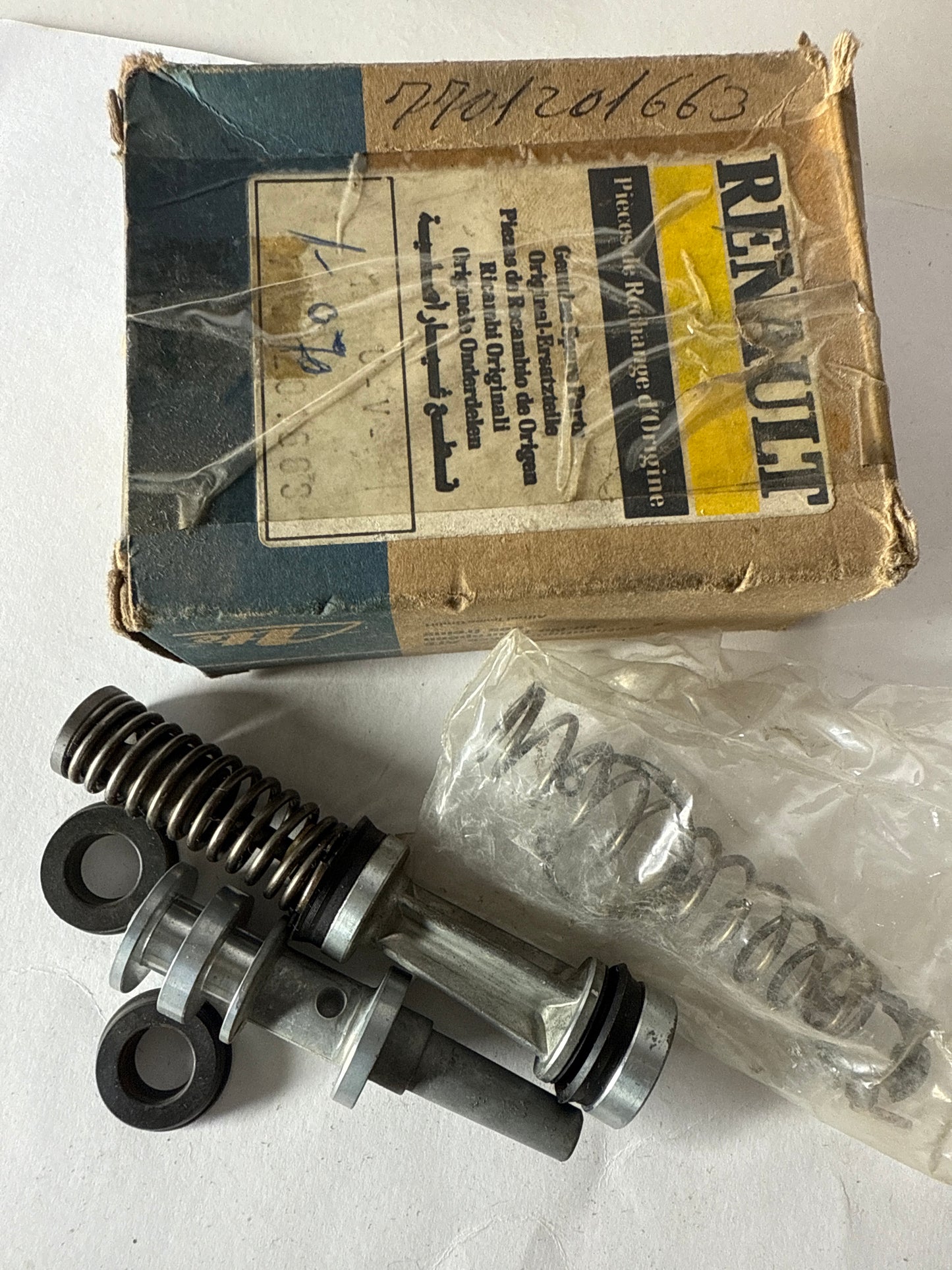 7701201663 Kit de reparación del cilindro maestro de freno RENAULT