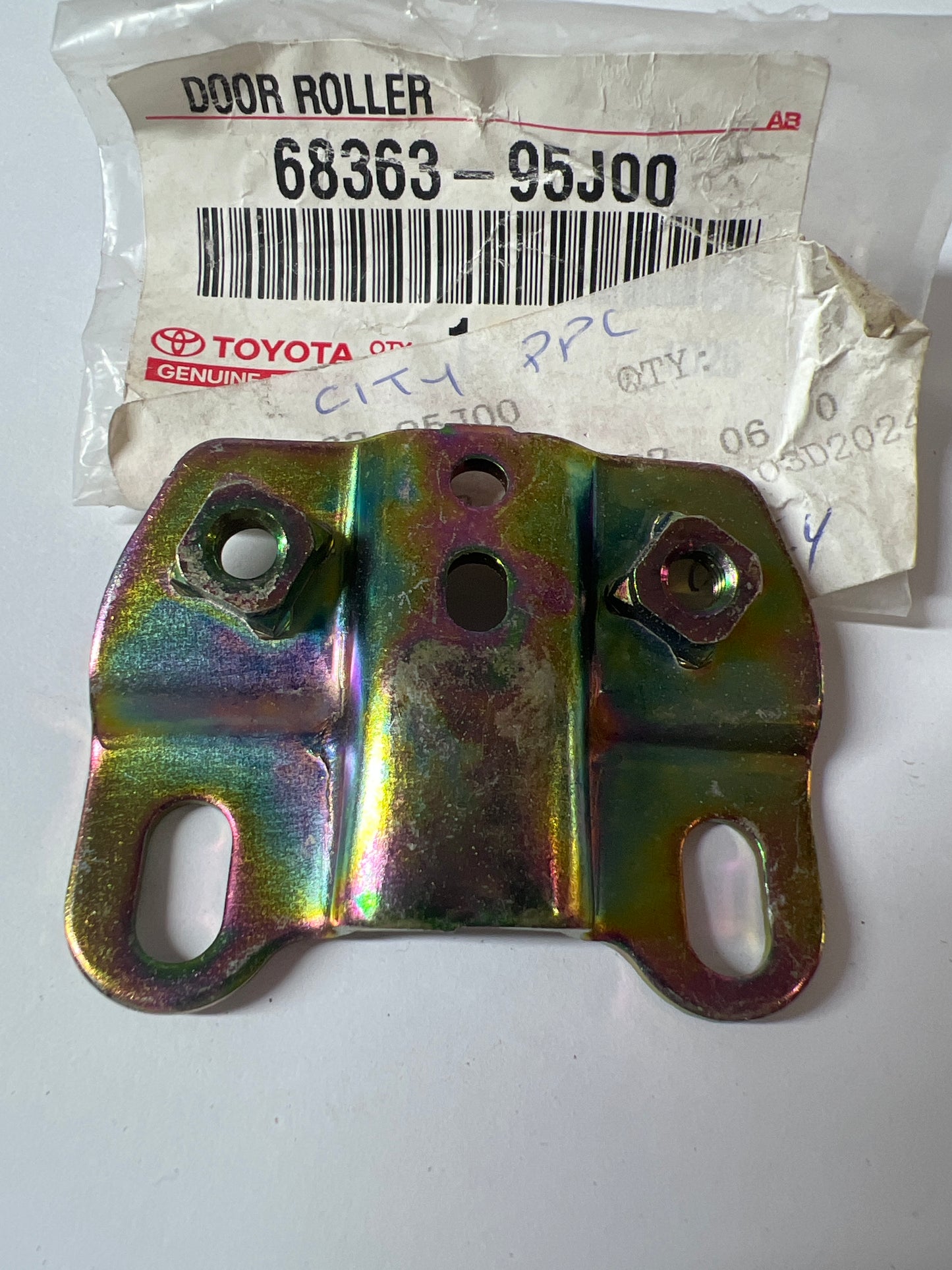 68363-95J00, 68363-95J00 SLIDE ROLLER & RAIL, toyota, Toyota - Lexus