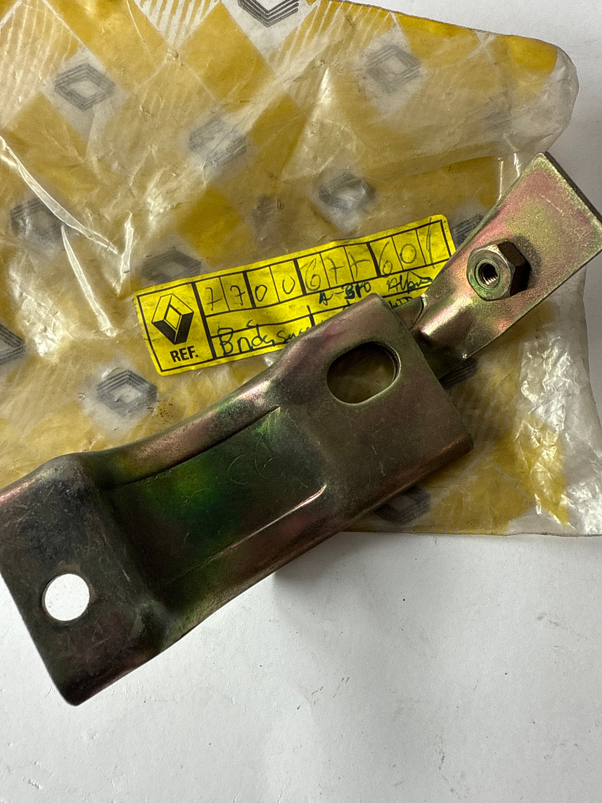 Soporte metálico Renault 7700677601