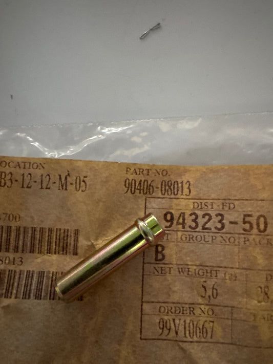 90406-08013 CYLINDER HEAD, toyota