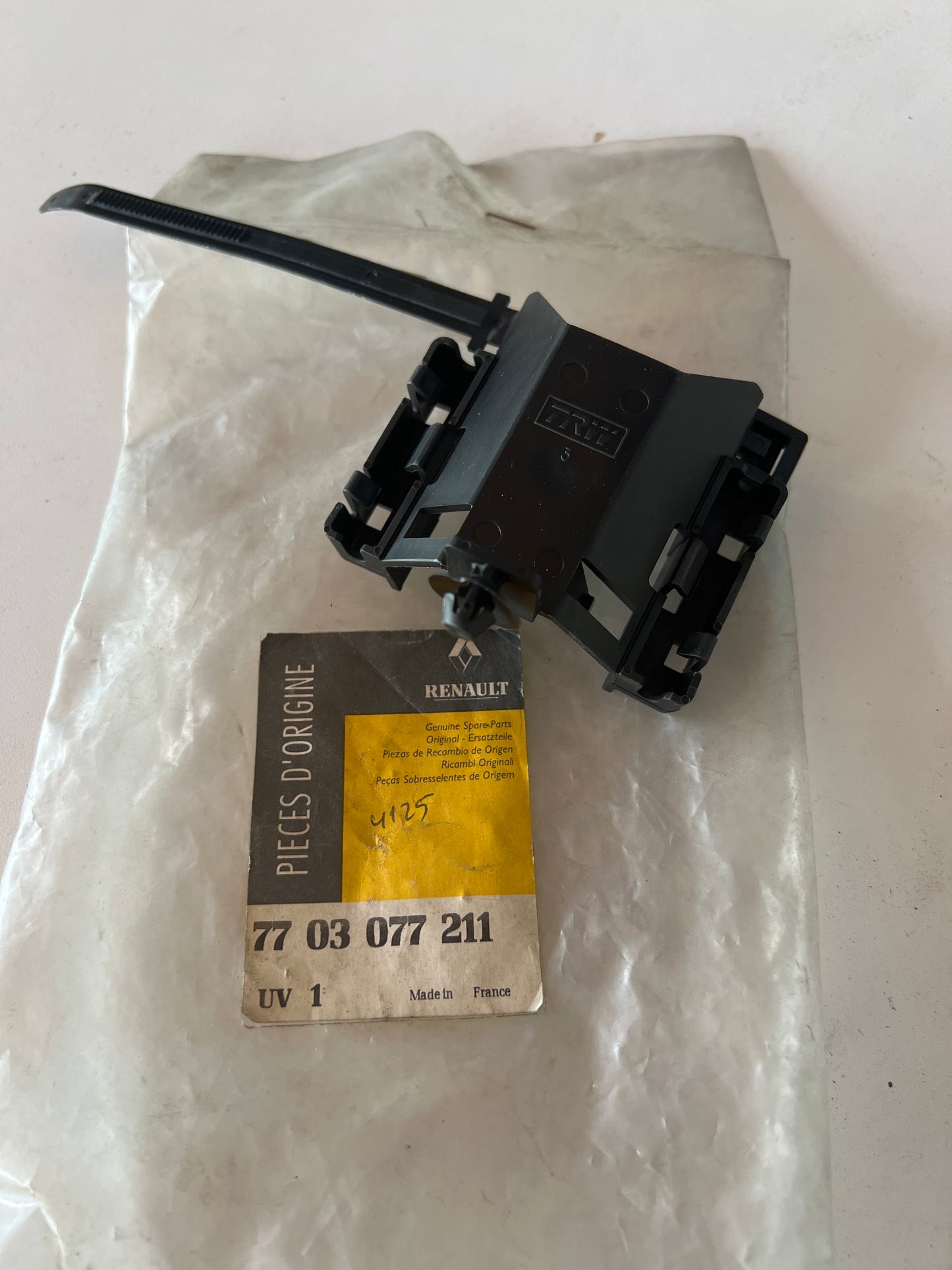 7703077211 AGRAFE RENAULT