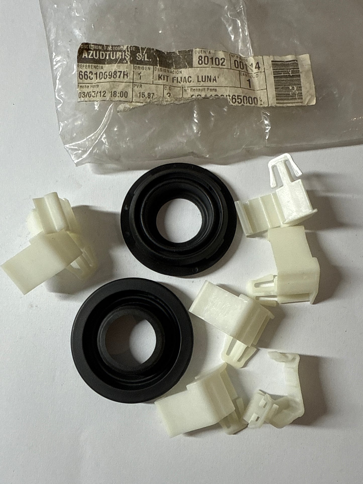 668106987R - KIT FIJAC. - Renault