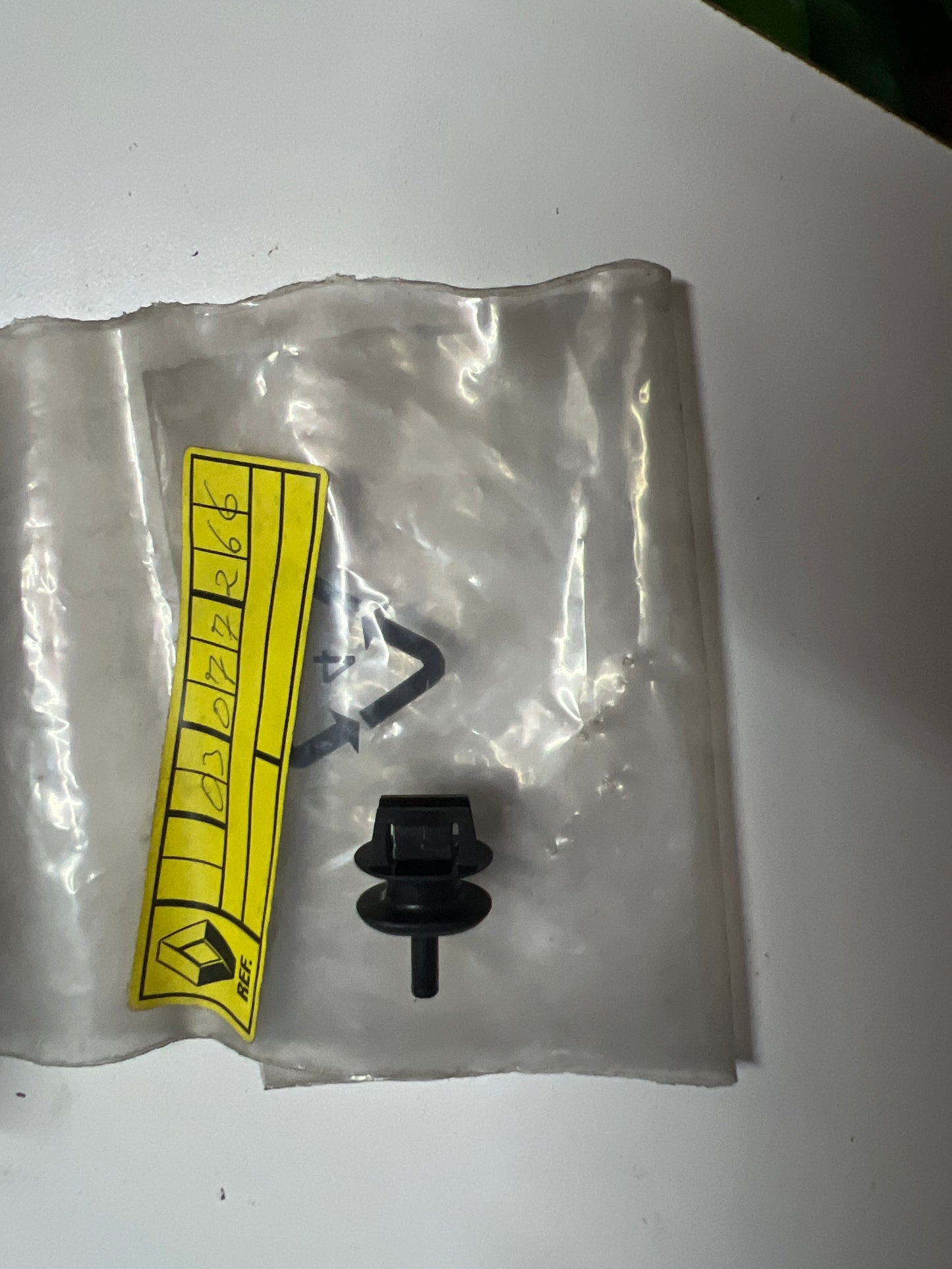 7703077266 Clip, tapacubos RENAULT