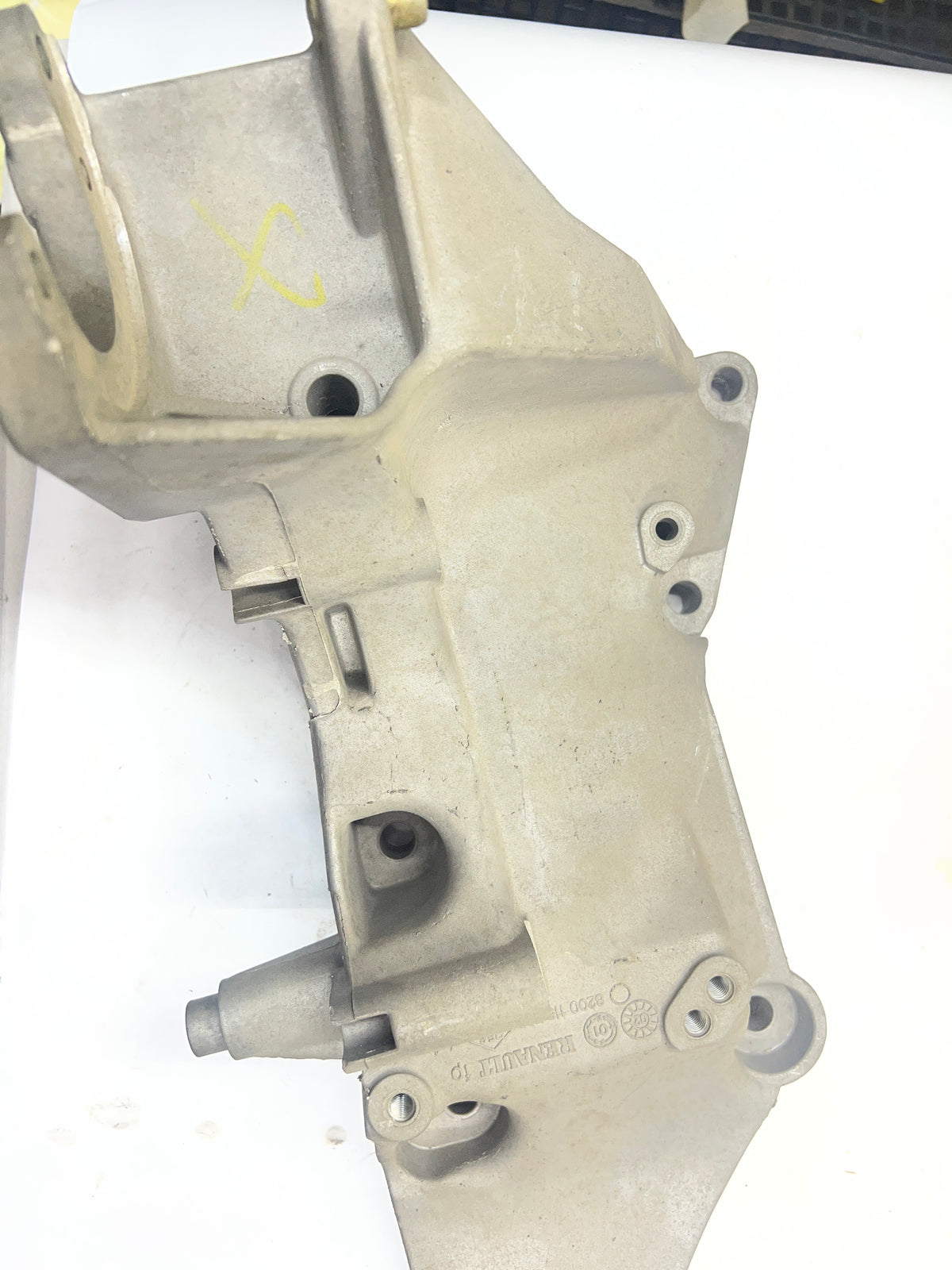 Soporte de alternador Renault 8200115762