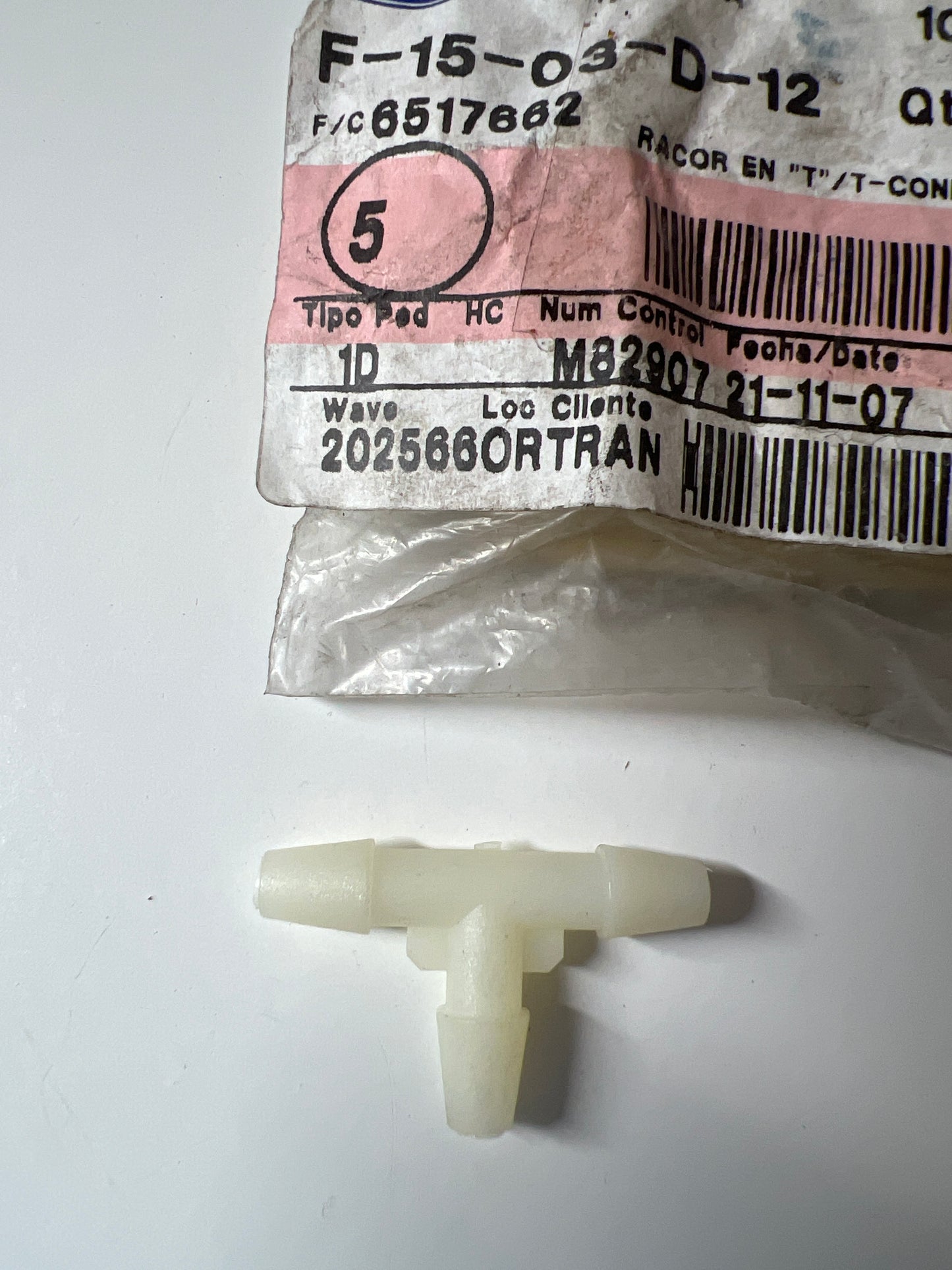 6517662, CONECTOR T, Ford