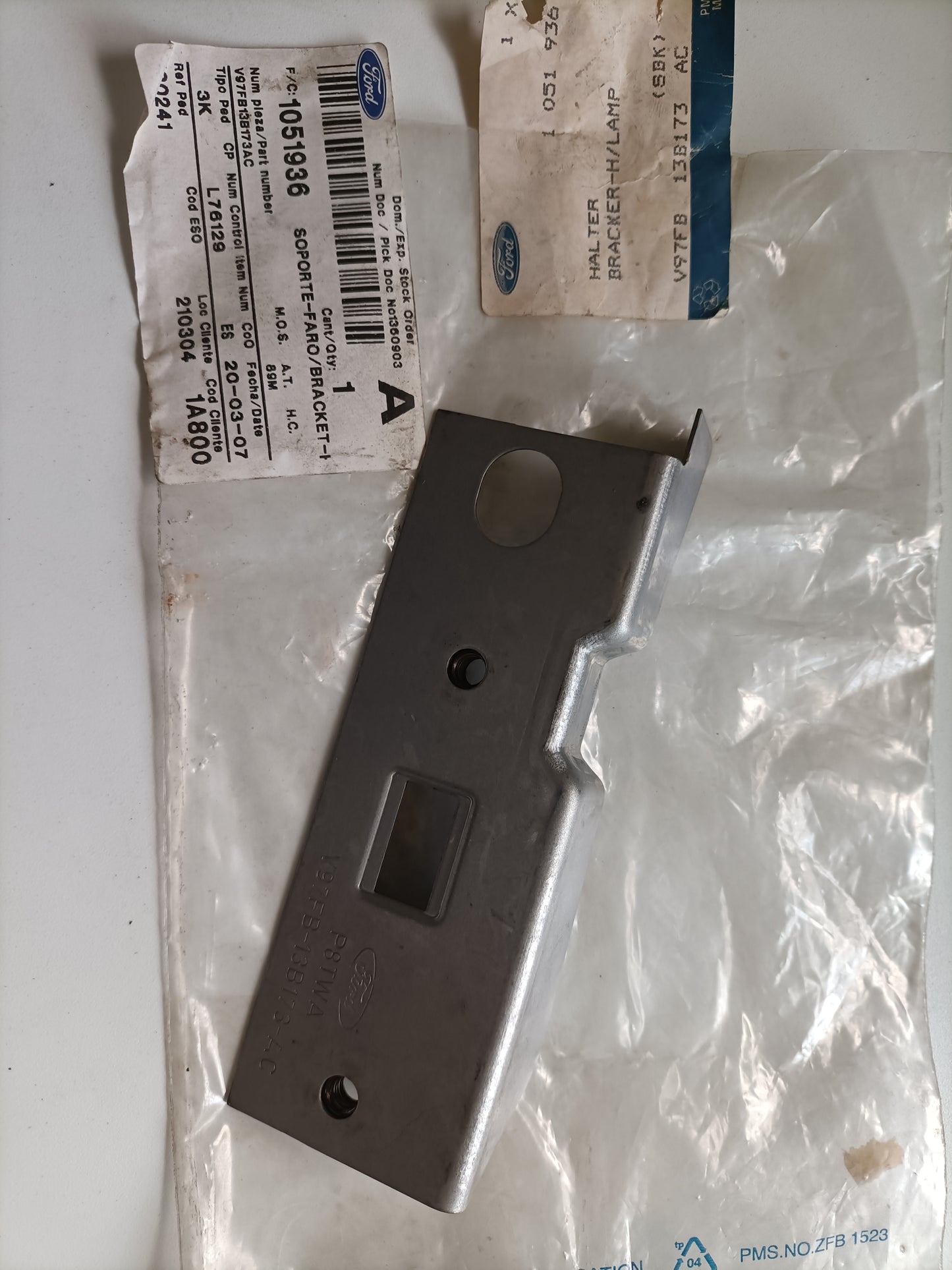 1051936, SOPORTE - MONTAJE LEJOS, Ford