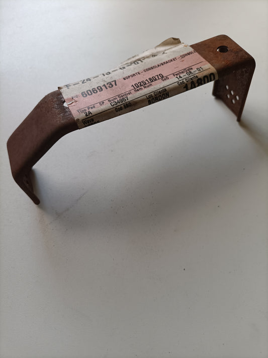 6069137, SOPORTE - CONSOLA, Ford